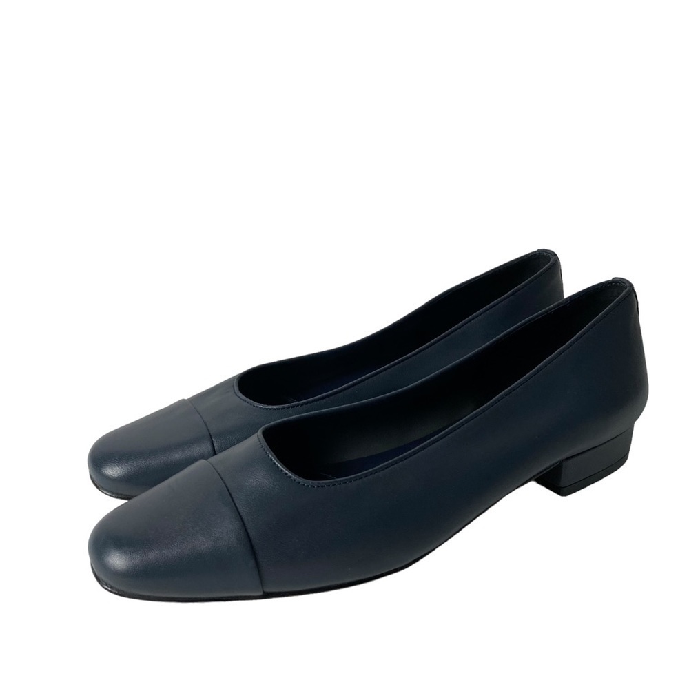 Vaneli women’s cap toe flat blue leather shoes Narrow width 10N